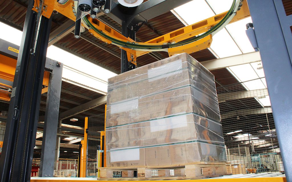 Industrial pallet wrapping machine
