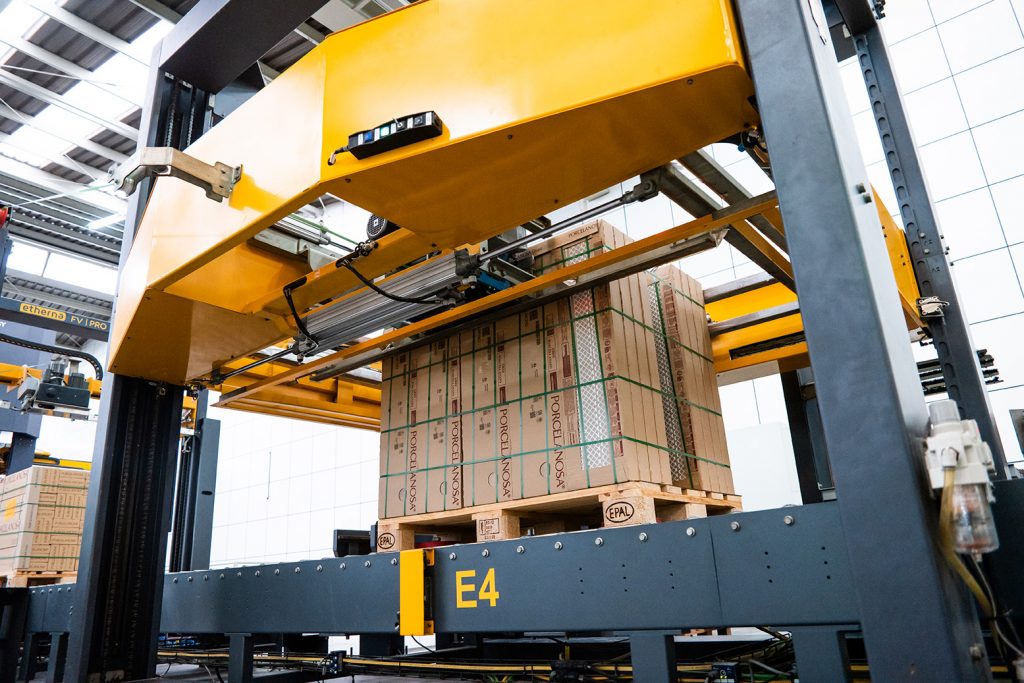 Horizontal load securing packaging technology