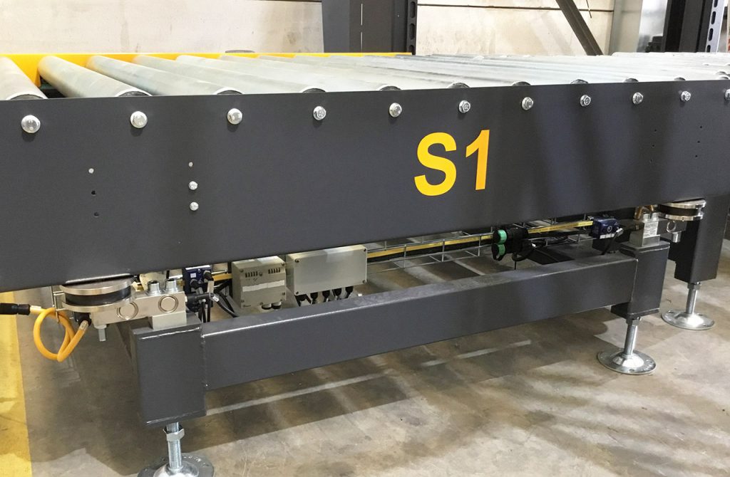 Roller conveyor with weighting system integrated